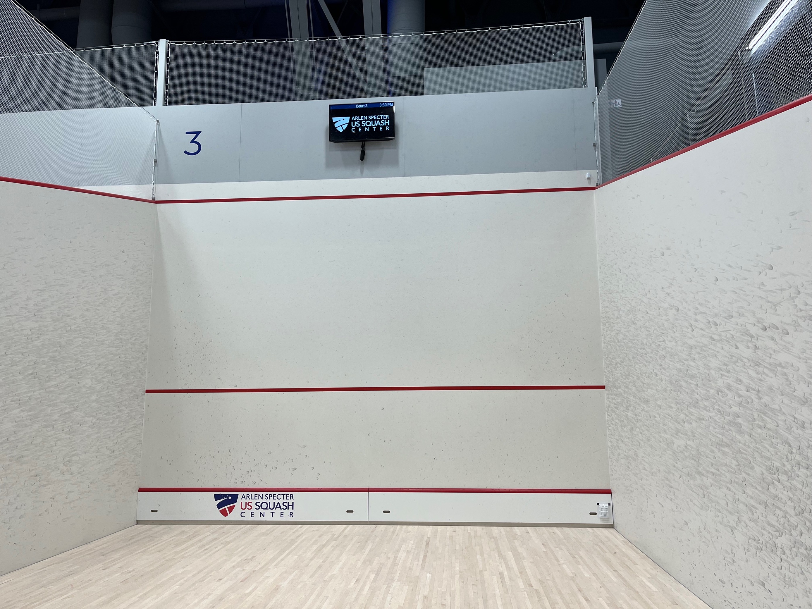 Squash court with MQflex device